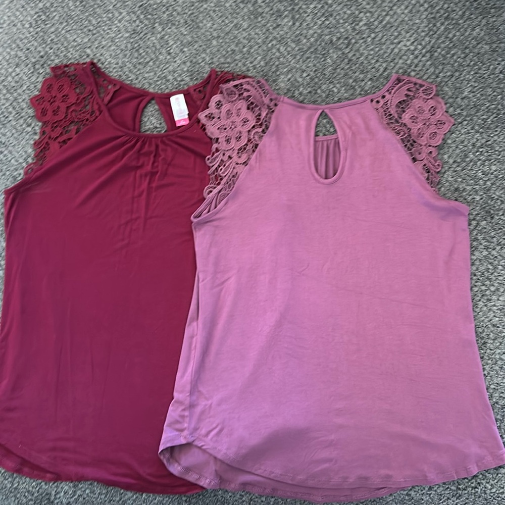 Sleeveless tops